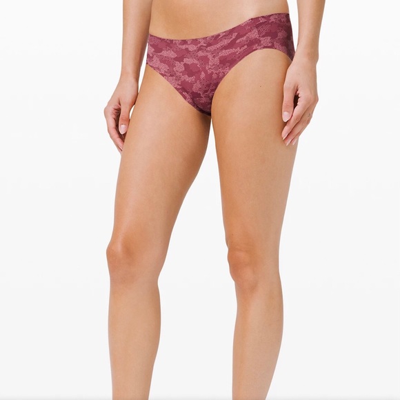 lululemon athletica Other - LULULEMON SMOOTH SEAMLESS HIPSTER SiZE M